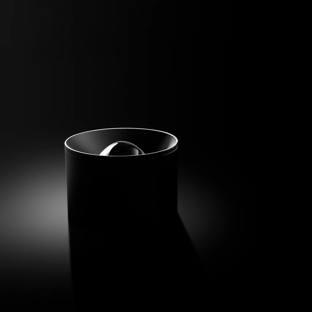 Arkoslight Puck noir, lentille sphérique en verre