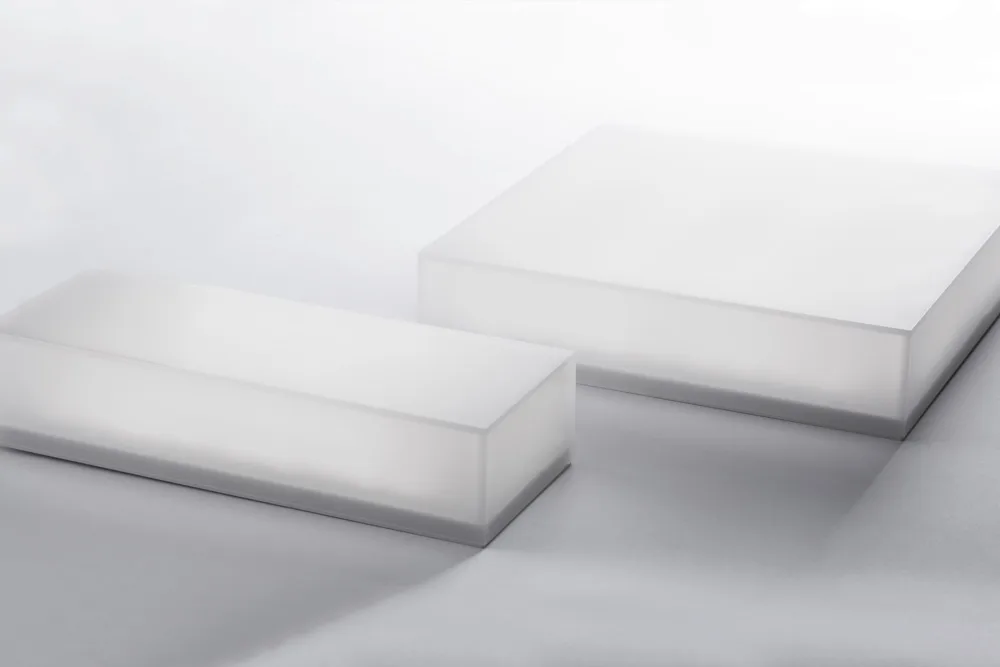 Lombardo Art 100 au format allongé et Art 250 carré allumés, diffuseur opale lumineux