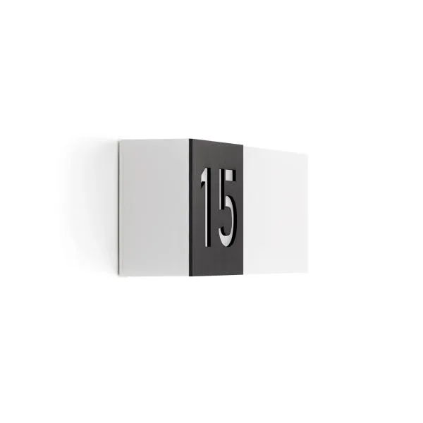 Lombardo Art 100 Code : applique allongée avec numéro découpé dans une plaque anthracite