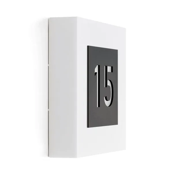 Lombardo Art 250 Code : applique avec le numéro 15 découpé dans une plaque anthracite