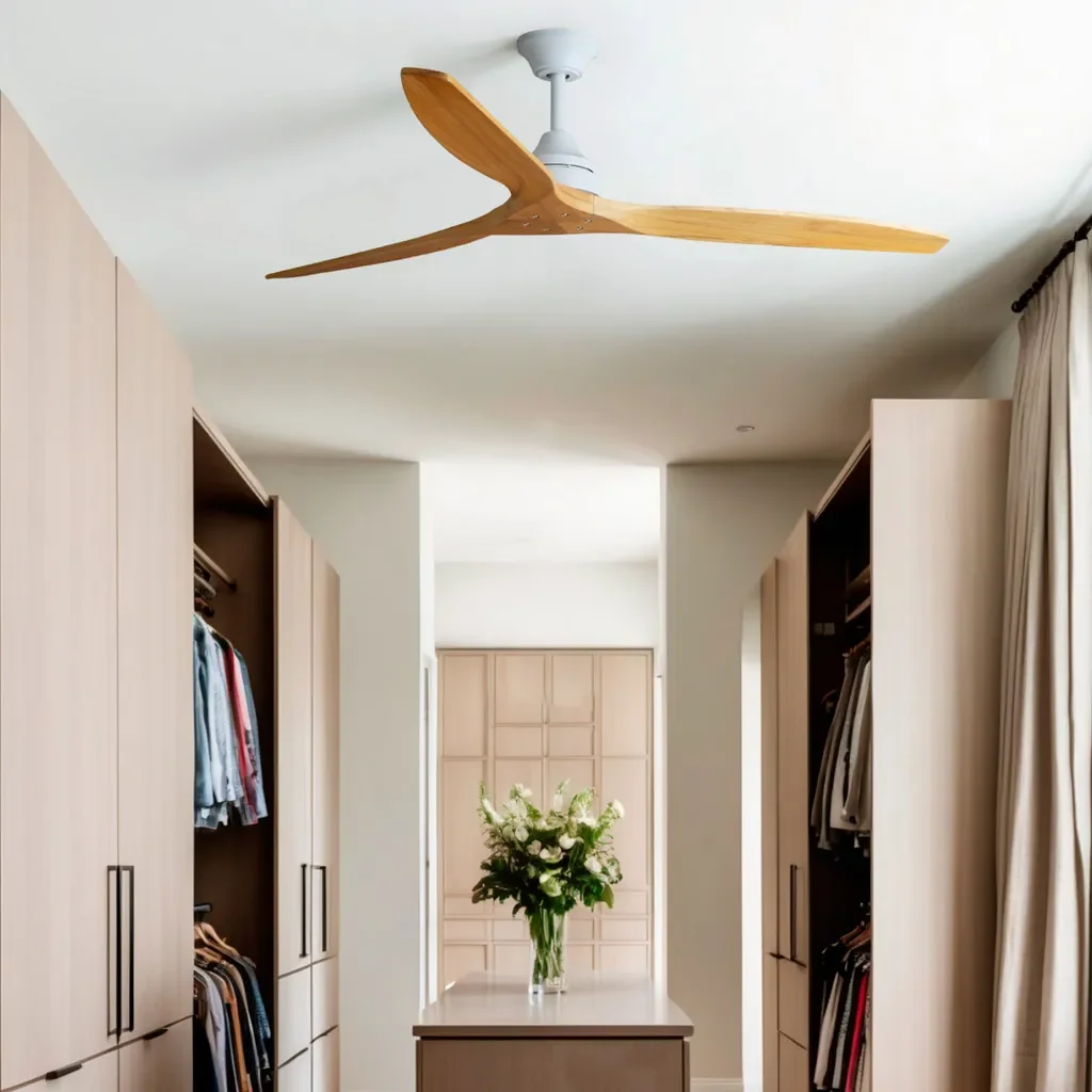 Ventilateur de plafond Faro Alo à pales bois dans un dressing