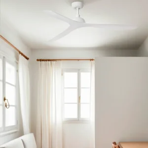 Ventilateur de plafond Faro Gotland blanc dans une pièce lumineuse