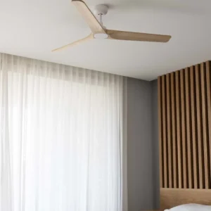 Ventilateur de plafond Faro Heywood L blanc et pin dans une chambre