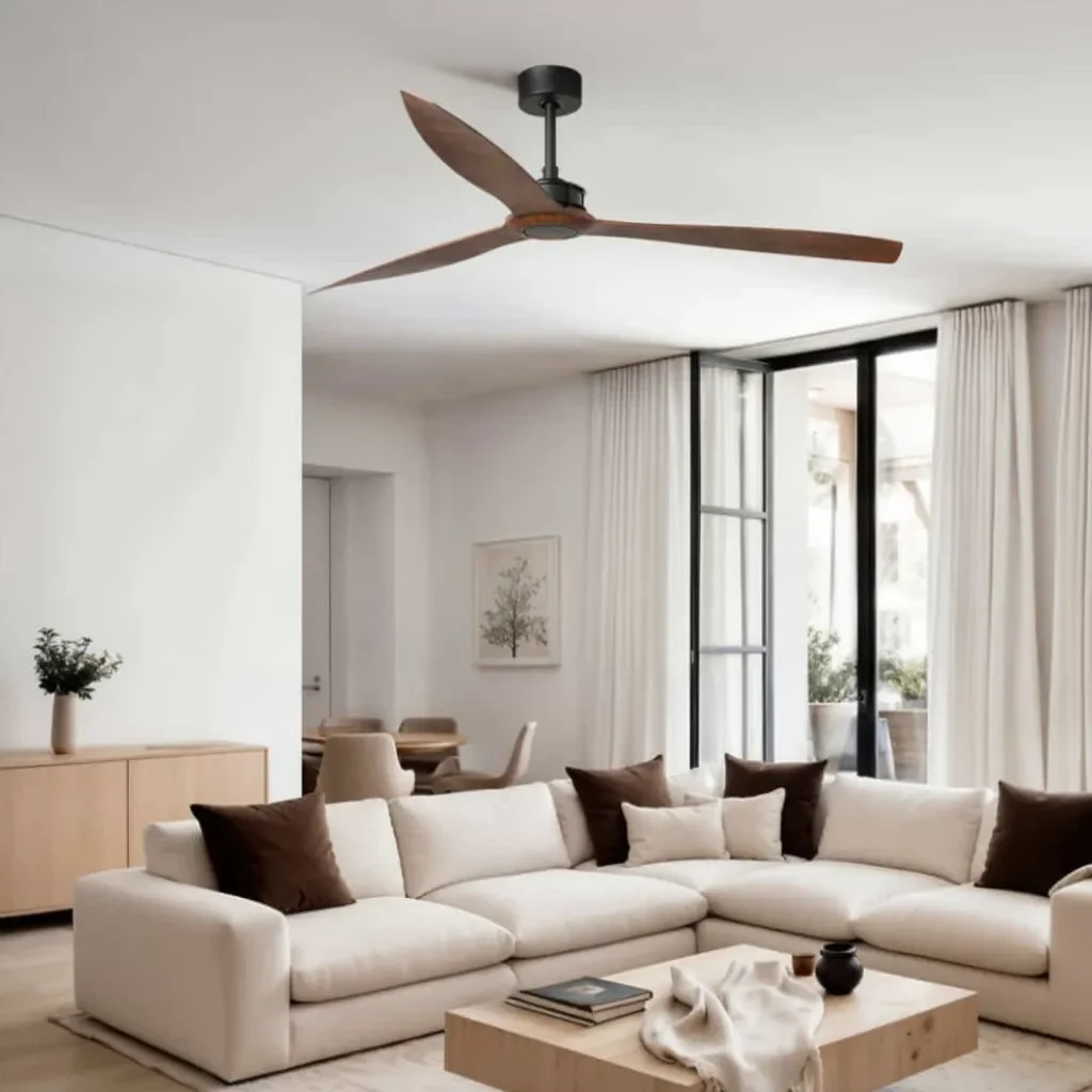 Ventilateur de plafond Faro Just Fan au-dessus d'un salon