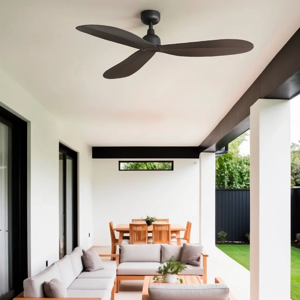 Ventilateur de plafond Faro Palma sous une terrasse couverte