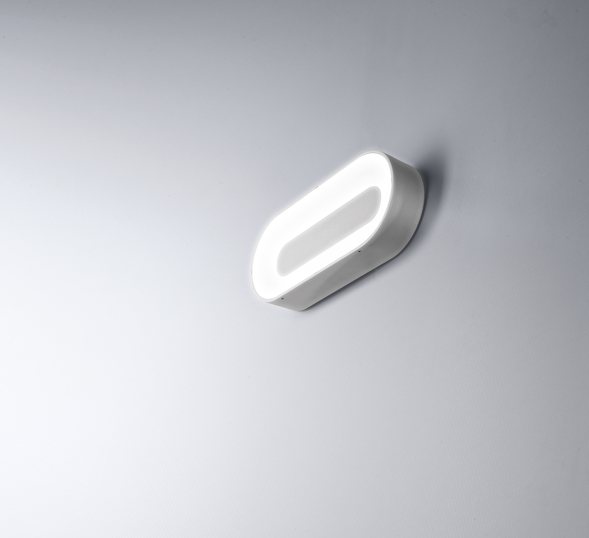 Hublot ovale Lombardo Ross en applique murale