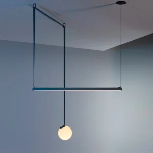 Vibia Plusminus, sangle textile suspendue avec un luminaire Sphere